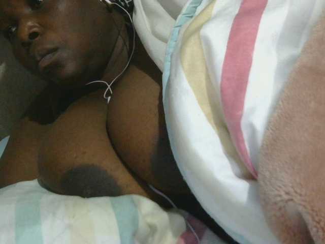 pervertmom live cam on BongaCams