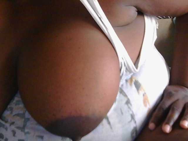 pervertmom live cam on BongaCams