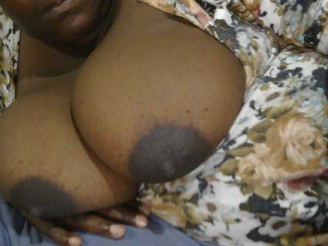 pervertmom live cam on BongaCams