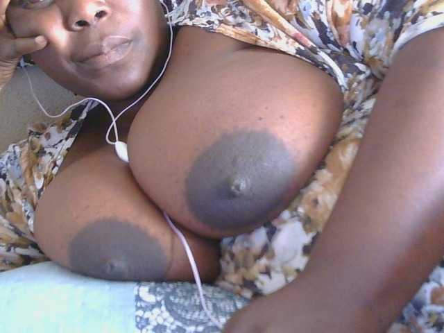 pervertmom live cam on BongaCams