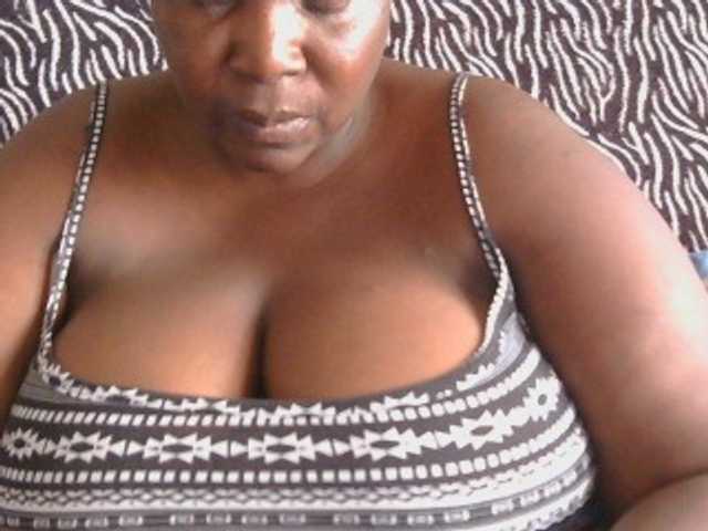 pervertmom live cam on BongaCams