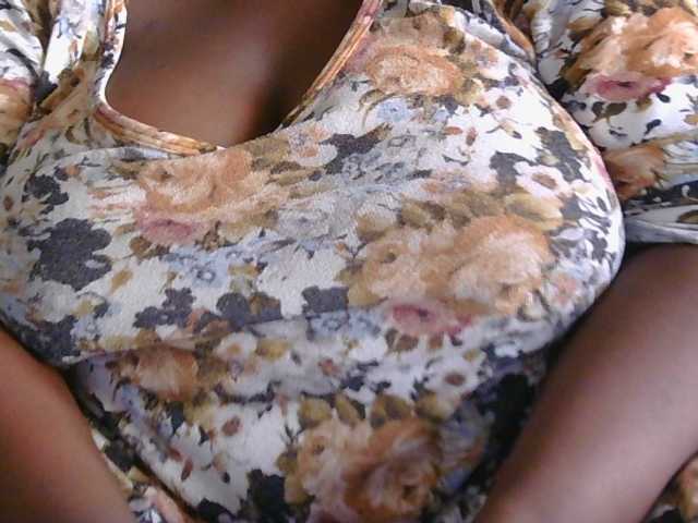 pervertmom live cam on BongaCams