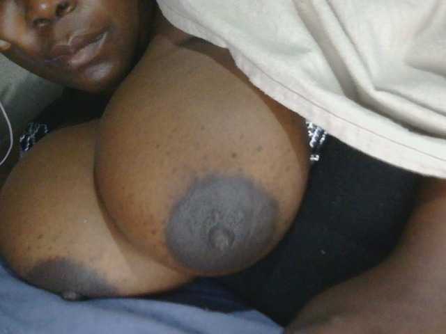pervertmom live cam on BongaCams