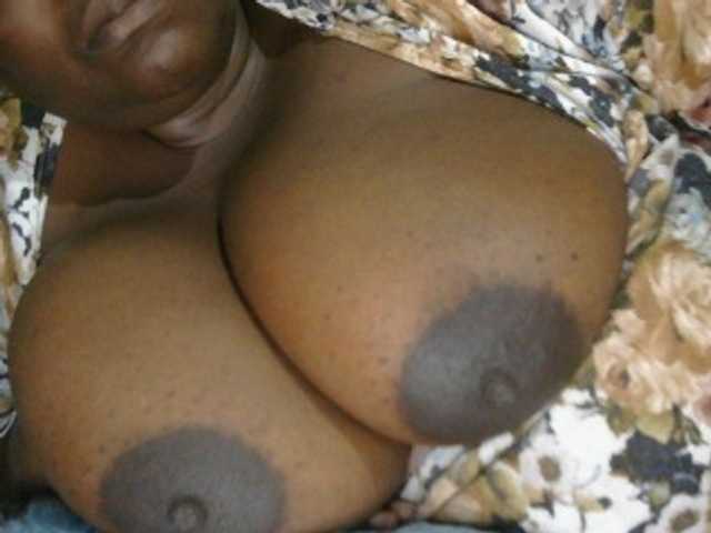 pervertmom live cam on BongaCams