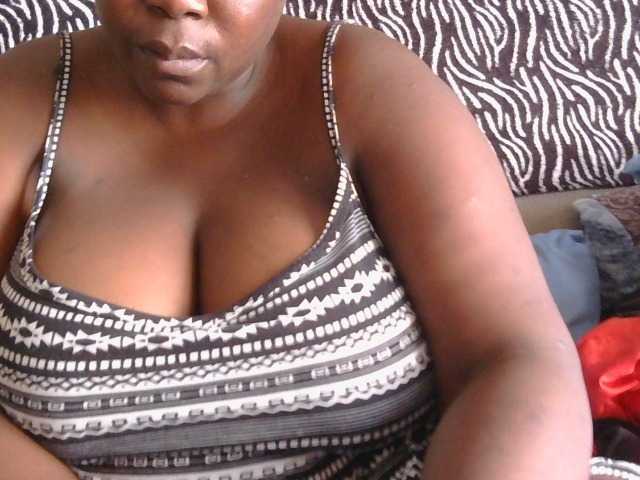 pervertmom live cam on BongaCams