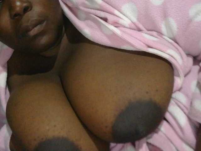 pervertmom live cam on BongaCams