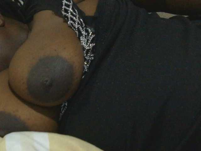 pervertmom live cam on BongaCams