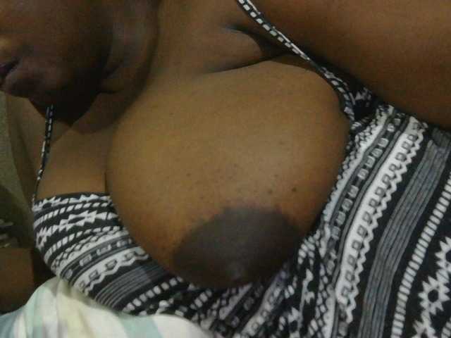 pervertmom live cam on BongaCams