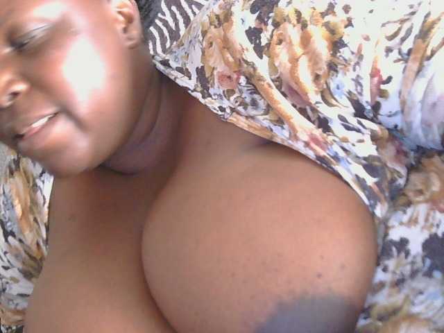pervertmom live cam on BongaCams