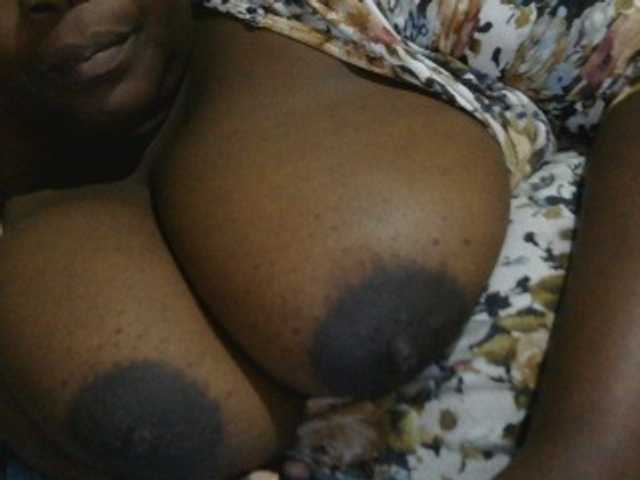 pervertmom live cam on BongaCams