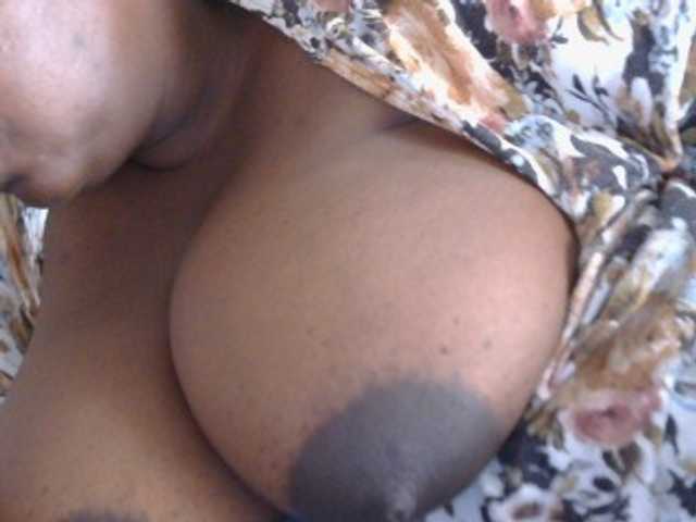 pervertmom live cam on BongaCams