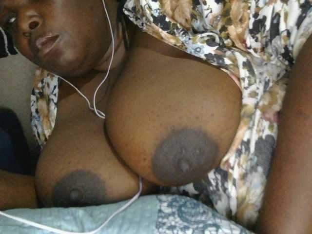 pervertmom live cam on BongaCams