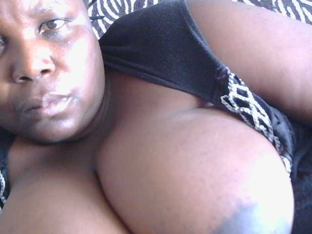 pervertmom live cam on BongaCams