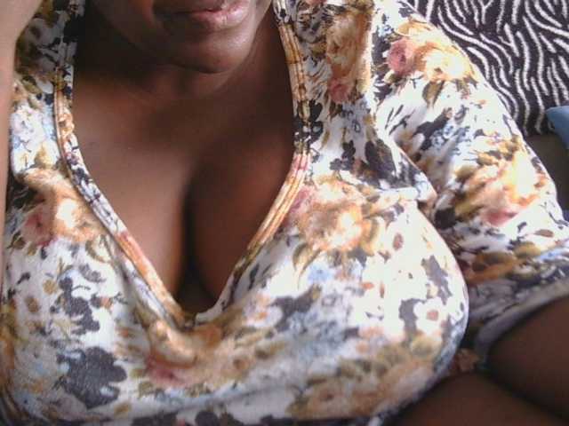 pervertmom live cam on BongaCams