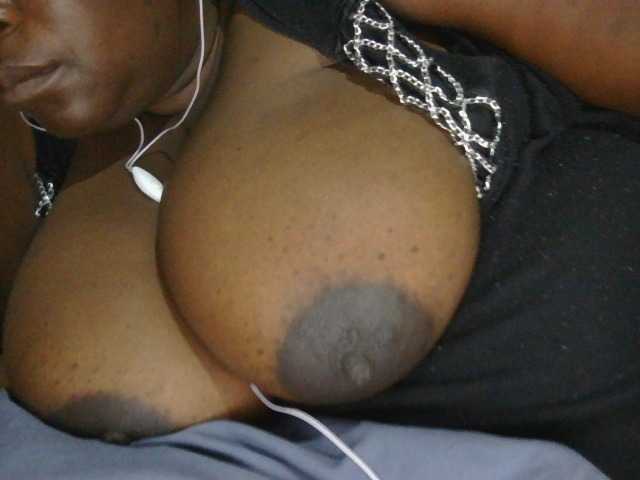 pervertmom live cam on BongaCams