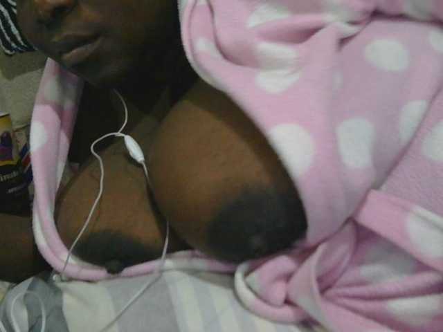 pervertmom live cam on BongaCams