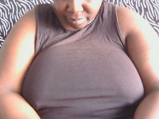 pervertmom live cam on BongaCams