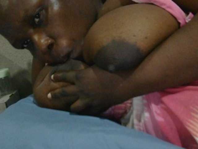 pervertmom live cam on BongaCams