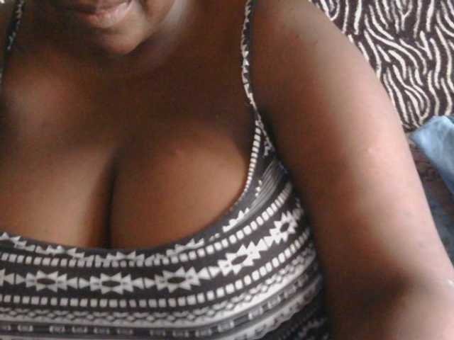 pervertmom live cam on BongaCams
