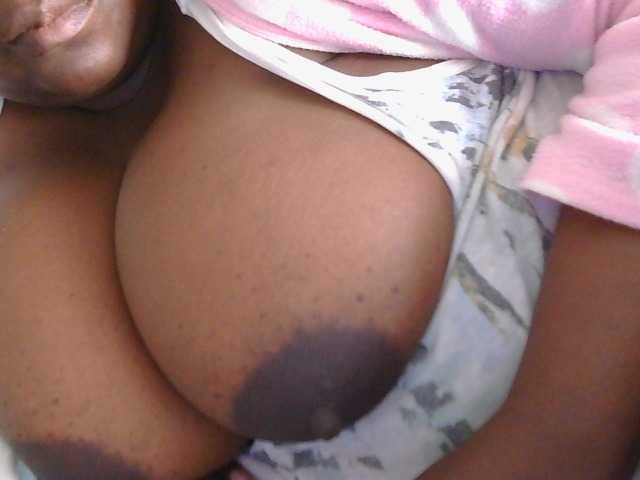 pervertmom live cam on BongaCams