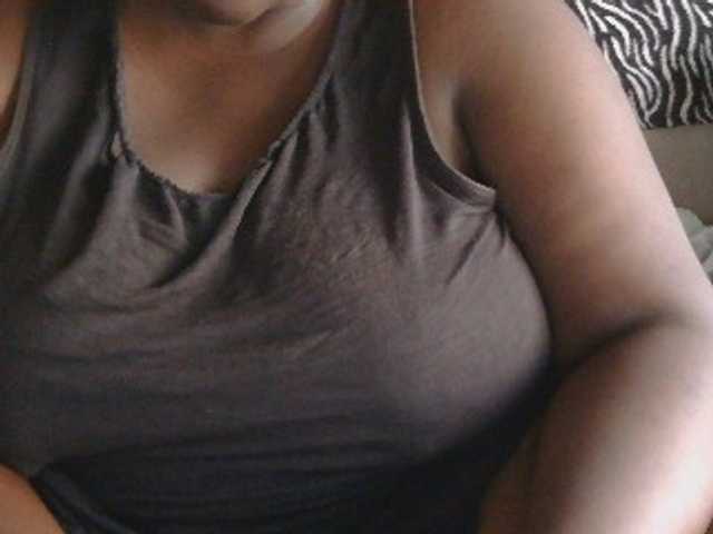 pervertmom live cam on BongaCams