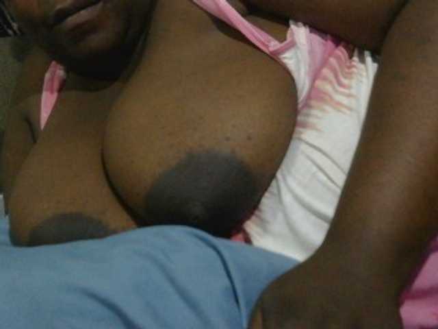 le modèle pervertmom est en webcam porno dans un show sur le site bongacams, il possède les tags suivants: Ebony,Brunette,Shaved