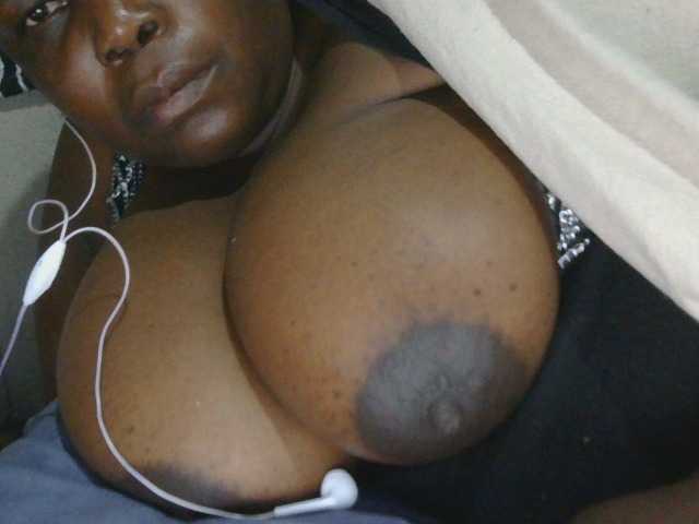 pervertmom live cam on BongaCams