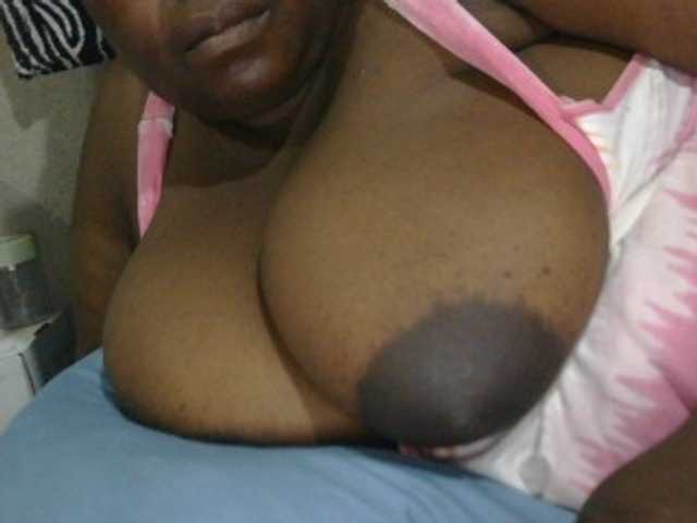pervertmom live cam on BongaCams