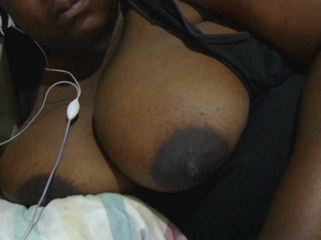 pervertmom live cam on BongaCams