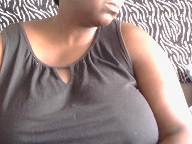 pervertmom live cam on BongaCams