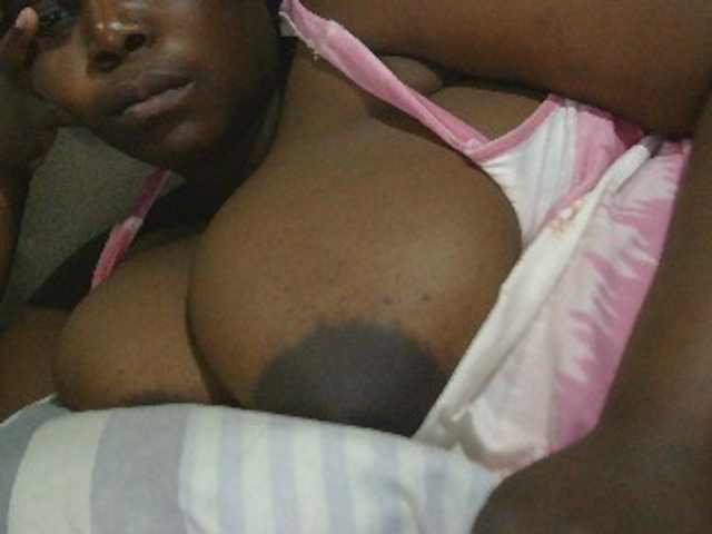pervertmom live cam on BongaCams