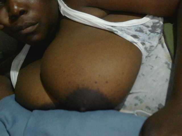 pervertmom live cam on BongaCams