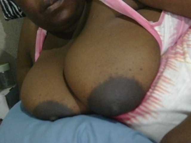 pervertmom live cam on BongaCams