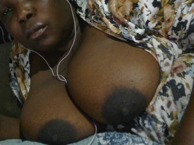 pervertmom live cam on BongaCams
