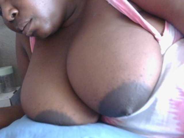 pervertmom live cam on BongaCams