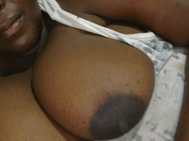 pervertmom live cam on BongaCams