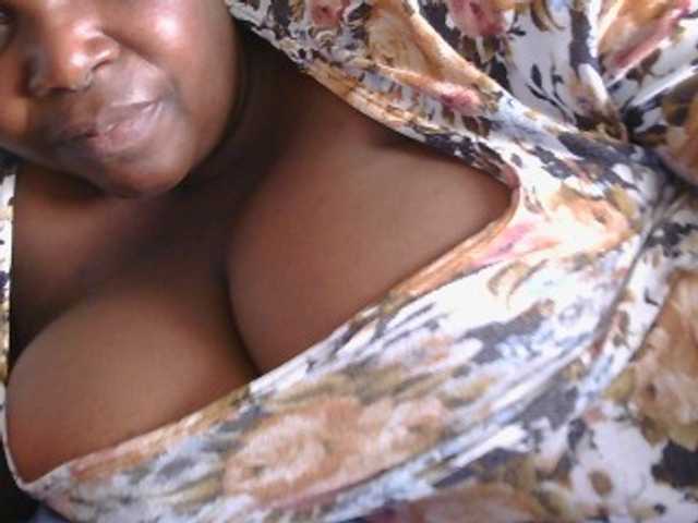 pervertmom live cam on BongaCams