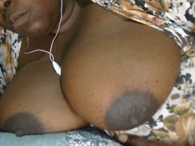 pervertmom live cam on BongaCams
