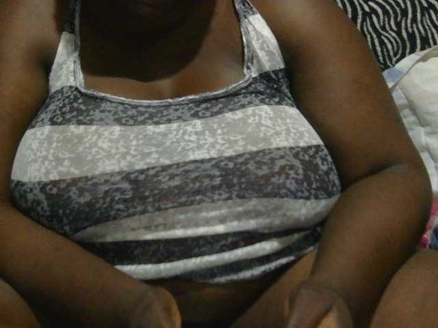 pervertmom live cam on BongaCams