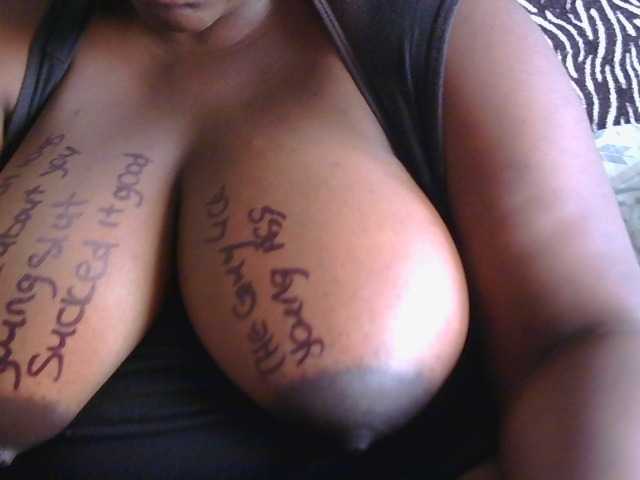 pervertmom live cam on BongaCams