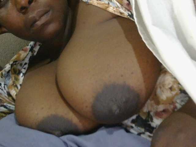 pervertmom live cam on BongaCams