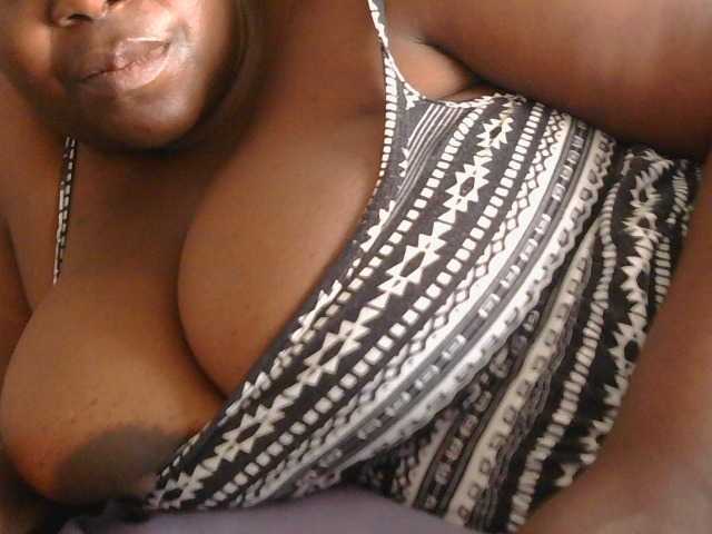 pervertmom live cam on BongaCams