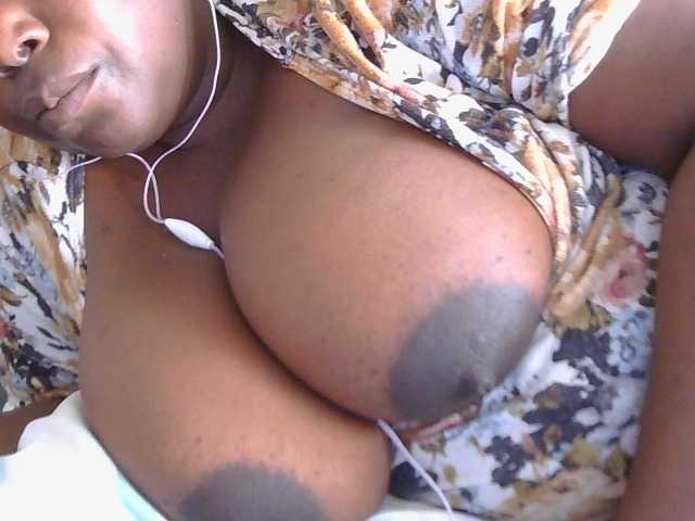 pervertmom live cam on BongaCams