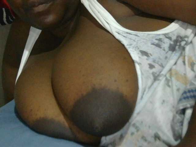 pervertmom live cam on BongaCams