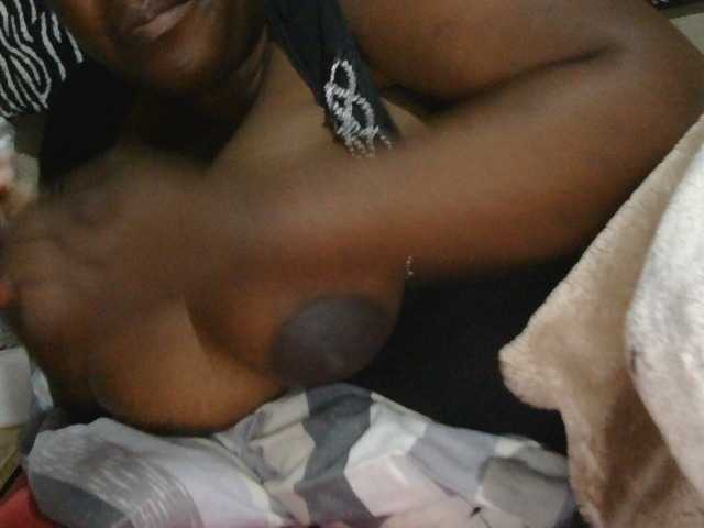 pervertmom live cam on BongaCams