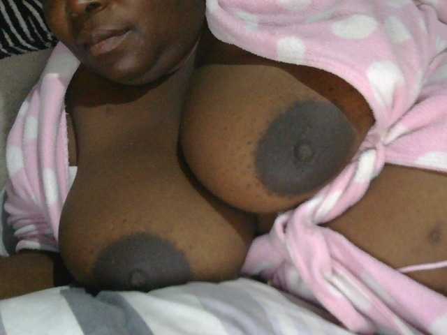 pervertmom live cam on BongaCams