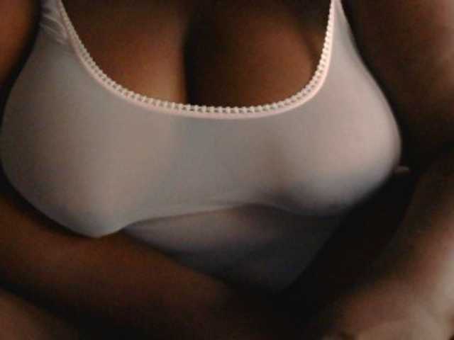 pervertmom live cam on BongaCams