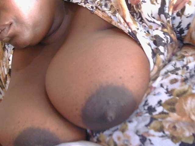 pervertmom live cam on BongaCams