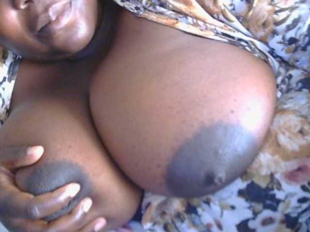 pervertmom live cam on BongaCams