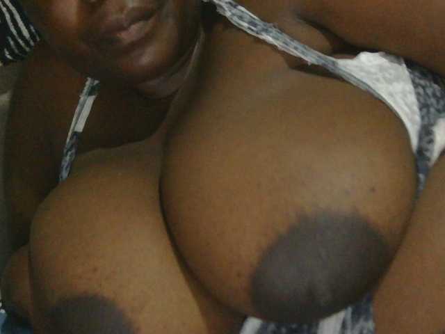 pervertmom live cam on BongaCams